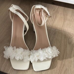 Elegant White Floral Women's Sandals